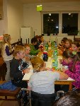 Noc ve škole - výroba adventních ramínek 5.C 2011/12