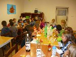 Noc ve škole - výroba adventních ramínek 5.C 2011/12